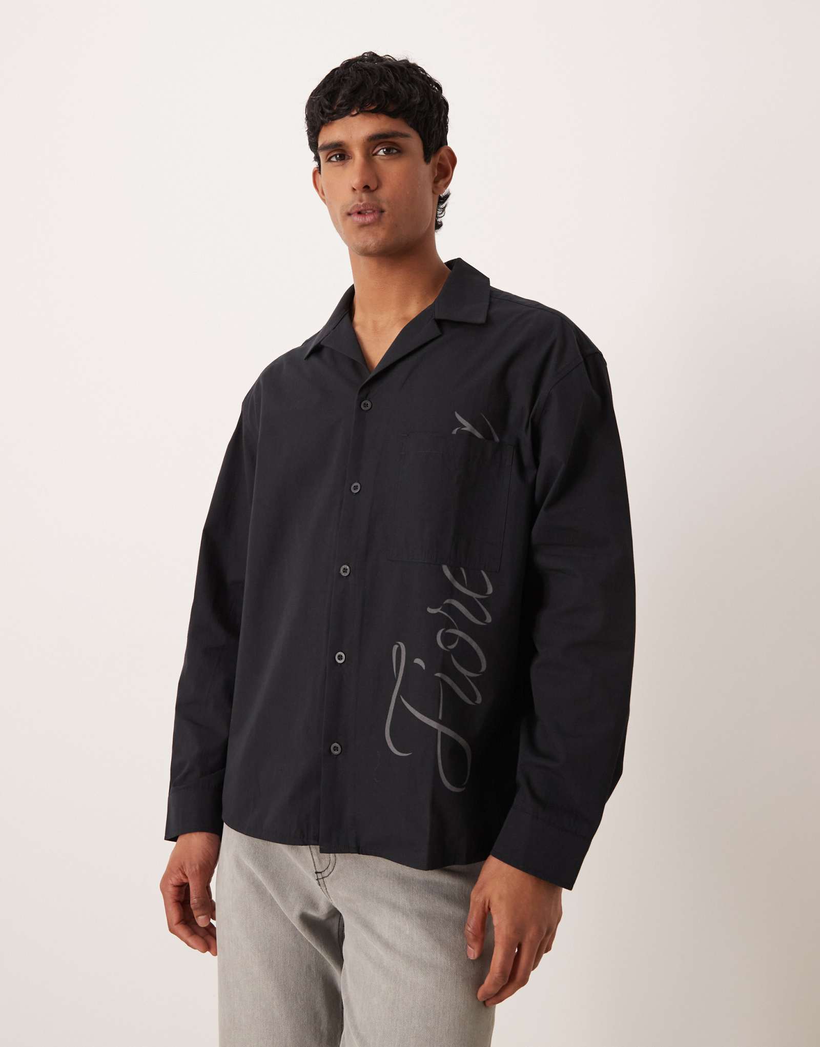 ДИЗАЙНЕРСКАЯ рубашка из поплина оверсайз от ASOS с текстовым принтом черного цвета