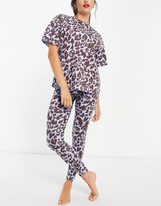 ASOS DESIGN - Oversized pyjamaset met legging en T-shirt met dieren- en vredesprint