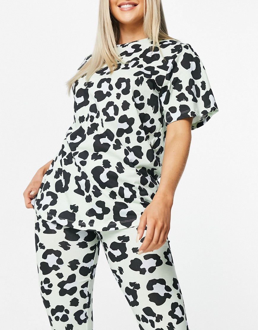ASOS DESIGN - Oversized pyjamaset met T-shirt en legging met luipaardprint in saliegroen