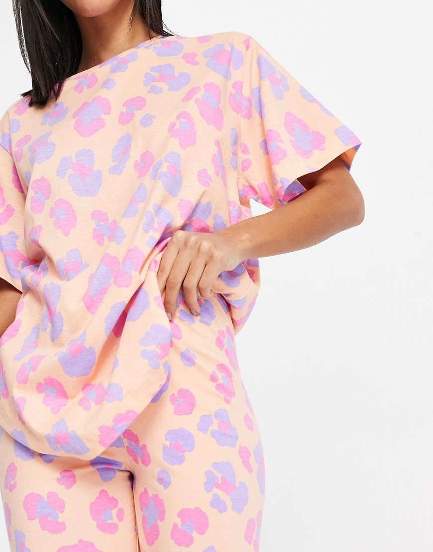 ASOS DESIGN - Oversized pyjamaset van T-shirt en legging in perzik luipaardprint-Verschillende kleuren