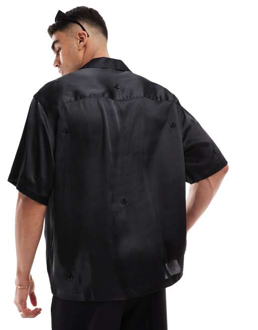 ASOS DESIGN - Oversized recht satijnen overhemd met reverskraag en versiering in zwart, 2 van 4