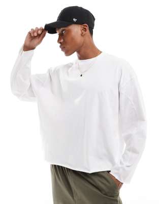 ASOS DESIGN - Oversized recht T-shirt met oneven rand en lange mouwen in wit