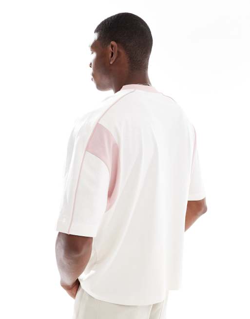 ASOS DESIGN - Oversized recht T-shirt met V-hals en contrasterende roze panelen in crème , 3 van 4