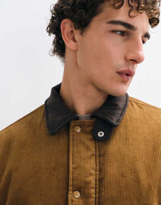 ASOS DESIGN oversized ribfluwelen fieldjack met contrasterende kraag in bruin, 4 van 5