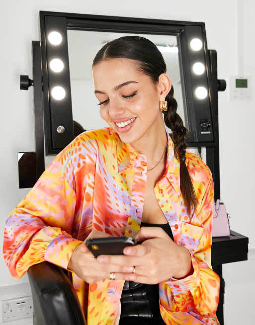 ASOS DESIGN - Oversized satijnen overhemd met gemengde regenboogkleurige stippen- en wervelprint