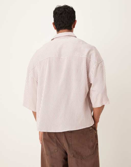 ASOS DESIGN - Oversized skjorte med firkantet pasform, brystbrodering og bordeauxrøde striber, 3 af 5