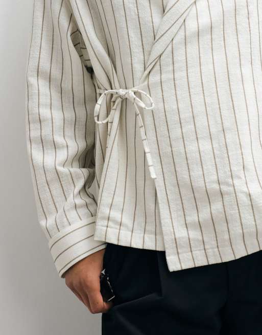 ASOS DESIGN oversized slå om-skjorte med bindebånd og striber i hørlook i ecru, 3 af 5