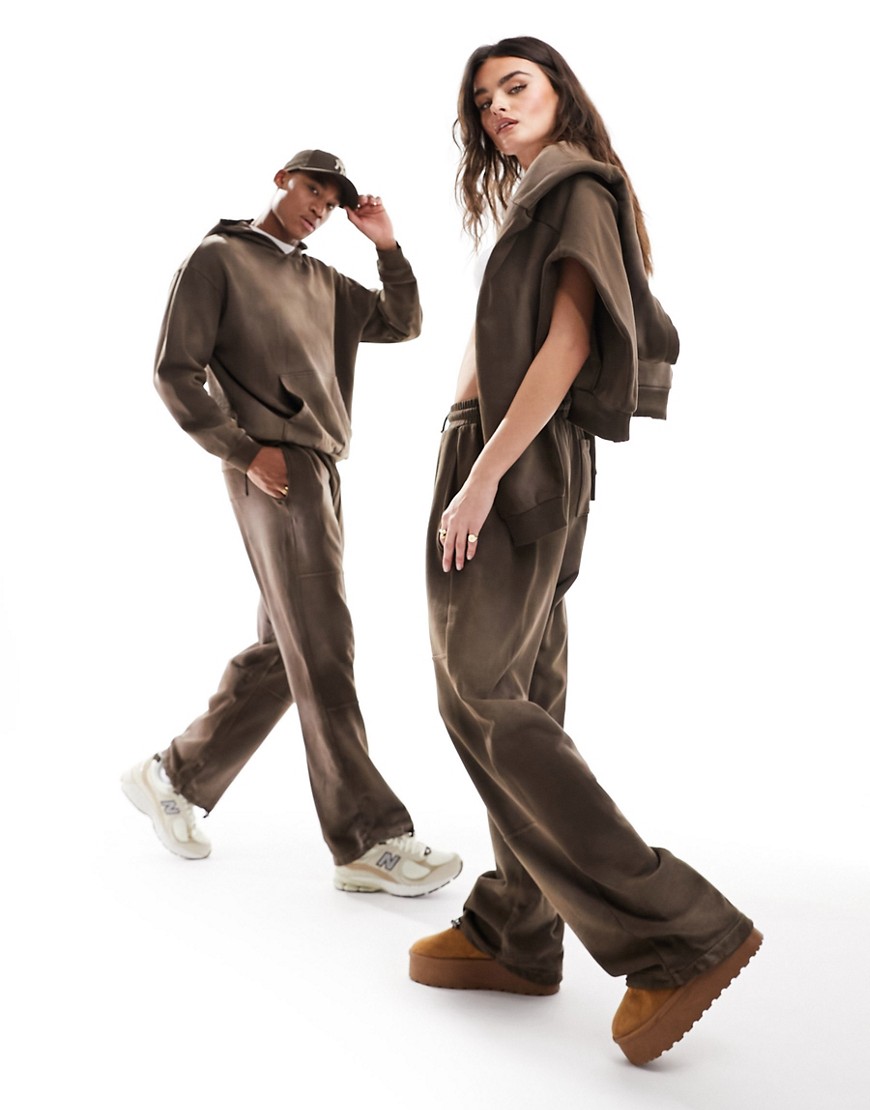 oversized straight leg sweatpants in washed brown