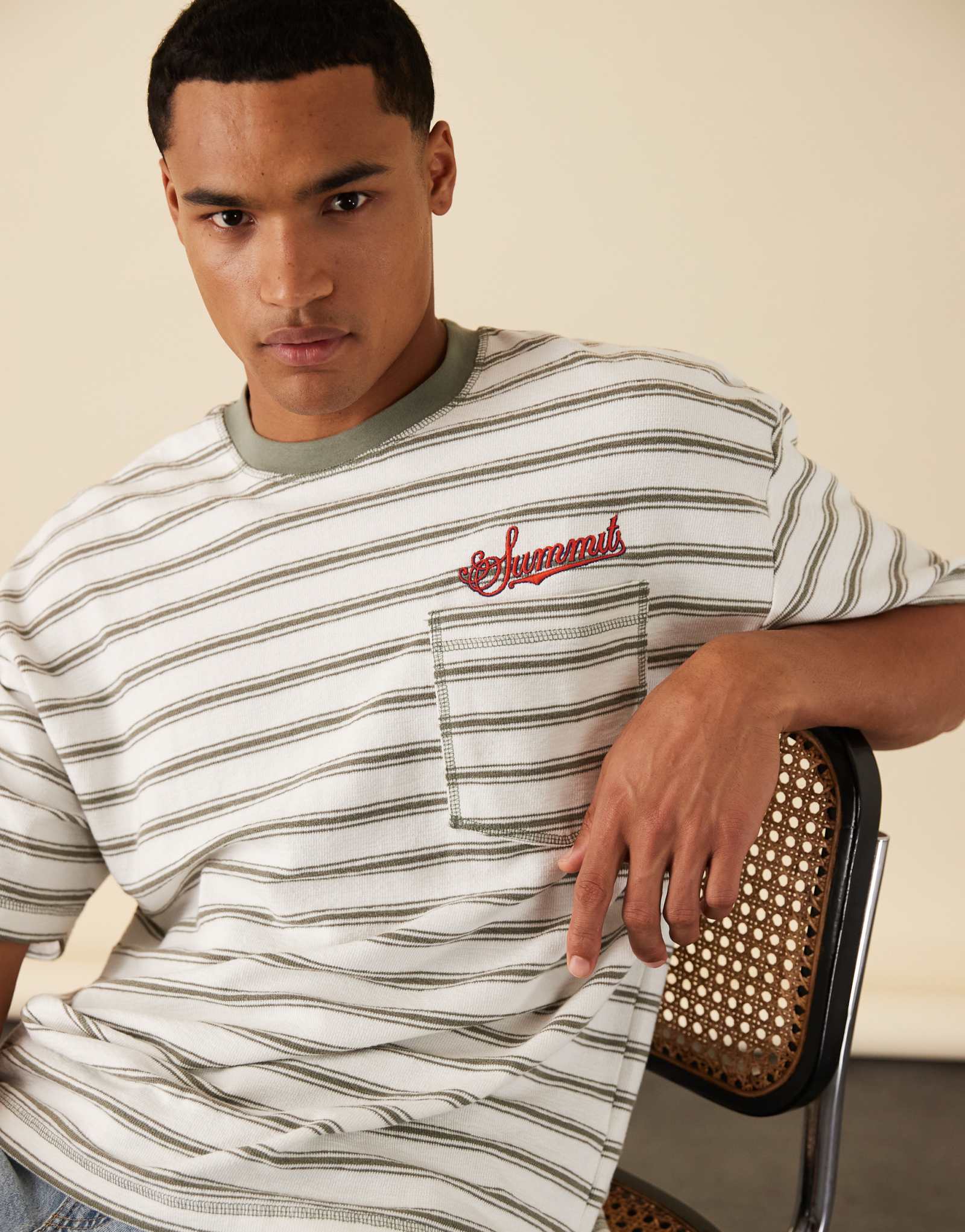 ДИЗАЙНЕРСКАЯ футболка в полоску оверсайз от ASOS с черно-белой вышивкой на груди