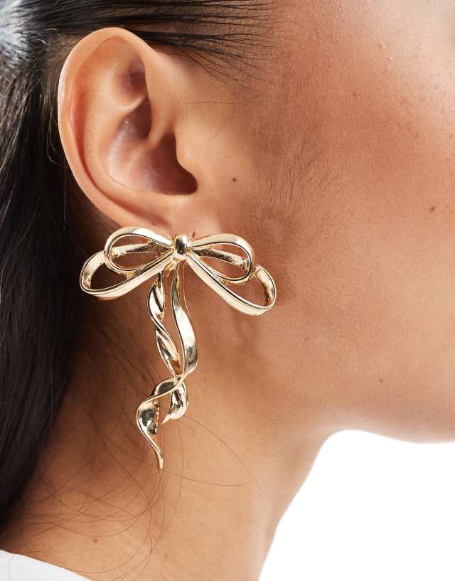 ASOS DESIGN - oversized stud earrings with bow detail in gold tone