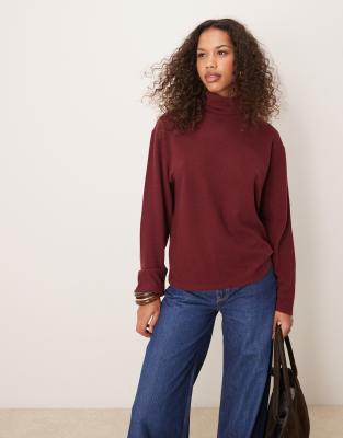 oversized supersoft turtle neck top in burgundy-Red