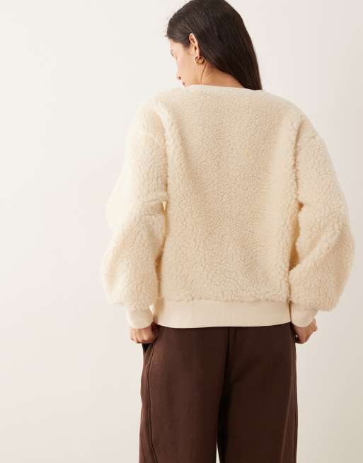 ASOS DESIGN - Oversized sweater i cremehvidt, imiteret lammeskind, 3 af 4