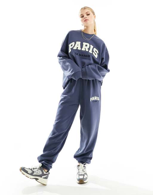 ASOS DESIGN - Oversized sweater met crèmekleurige Paris-print in licht marineblauw, 3 van 4