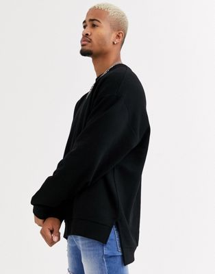 ASOS DESIGN - Oversized sweatshirt in zwart met ongelijke zoom