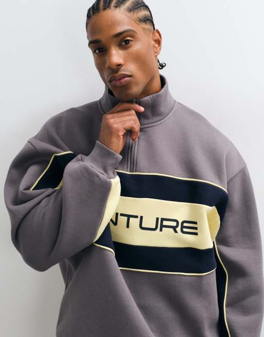 ASOS DESIGN oversized sweatshirt med halv lynlås, cut-and-sew-paneler, piping og print i grå polycotton, 3 af 5