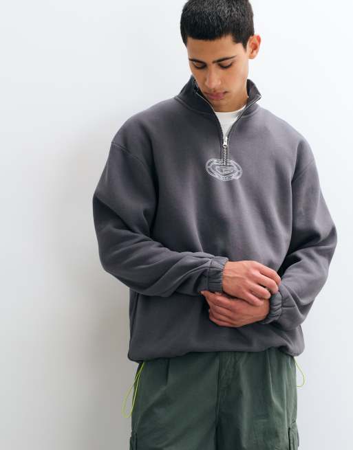 ASOS DESIGN oversized sweatshirt med ståkrave og grafisk print i grå, 2 af 5