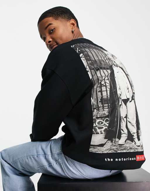 ASOS DESIGN - Oversized sweatshirt met 'Biggie Smalls'-print op de voor- en achterkant in zwart