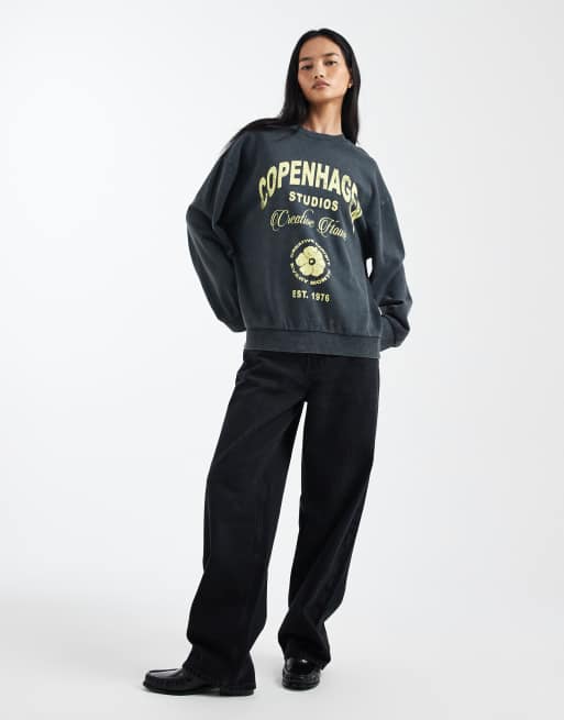ASOS DESIGN - Oversized sweatshirt met grafische Copenhagen Studios-print in antracietgrijs, 2 van 4