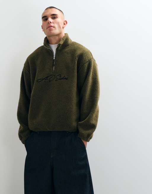 ASOS DESIGN oversized sweatshirt met halve rits van borg met borduring in olijfkleurig, 1 van 5