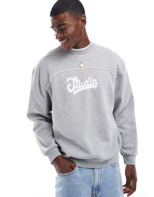 oversized sweatshirt with chest print and piping in gray heather