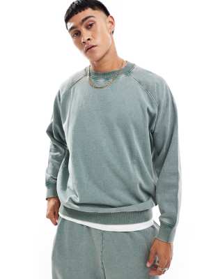 oversized sweatshirt with raglan sleeve in washed green