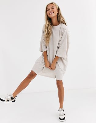 oversized t shirt dress with sneakers