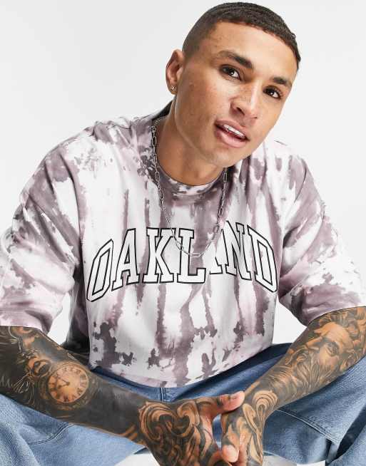 ASOS DESIGN - Oversized T-shirt i batikfarvet bomuldsblanding med Oakland-print - MULTI