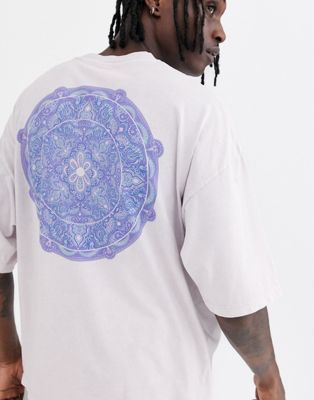 ASOS DESIGN - Oversized t-shirt in acid wash met grote mandalaprint op de achterkant in lila-Paars