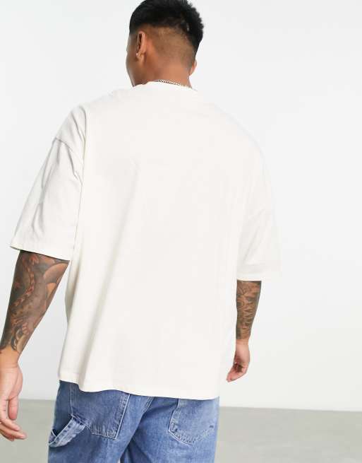 ASOS DESIGN - Oversized T-shirt in beige met souvenirprint op de voorkant, 2 van 4