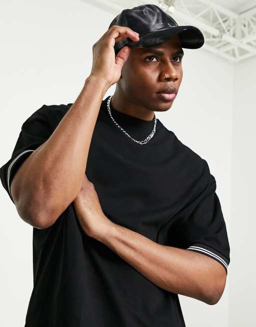 ASOS DESIGN – Oversized-T-Shirt in Schwarz mit Zierstreifen am Ärmel 