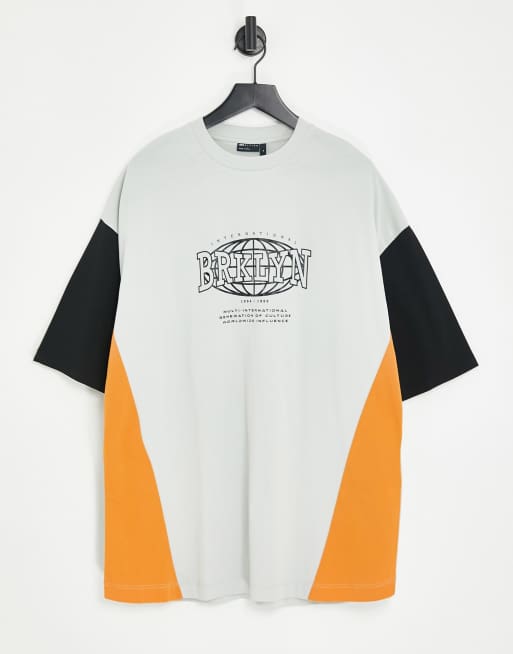ASOS DESIGN - Oversized T-shirt med 'Brooklyn'-print og hvide, orange og sorte farveblokke