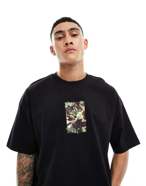 ASOS DESIGN - Oversized T-shirt med graffitiprint i renæssancestil på brystet i sort