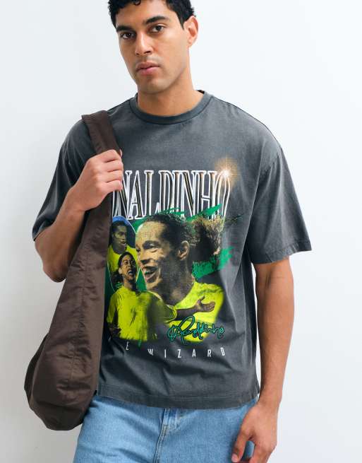ASOS DESIGN oversized t-shirt med Ronaldinho-tryck i tvättad svart, 2 av 5