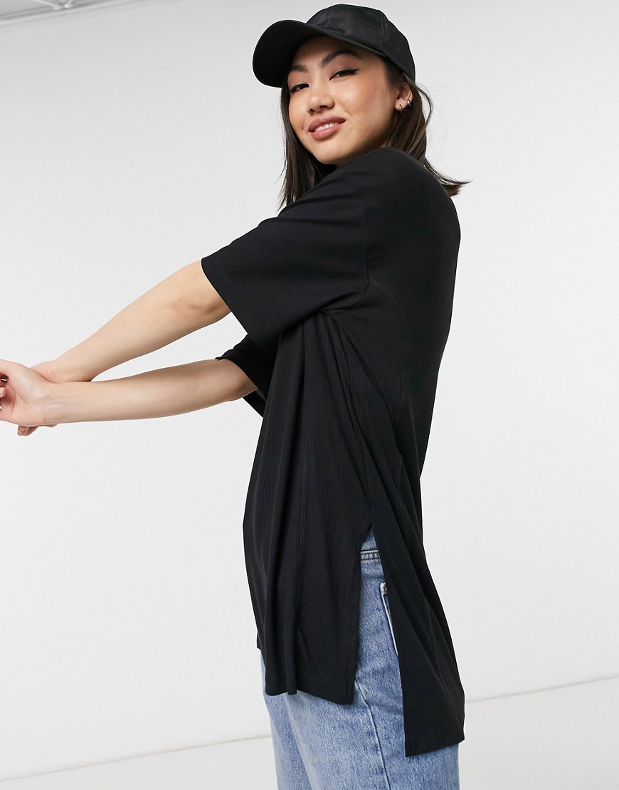 ASOS DESIGN - Oversized T-shirt med sideslidser og syningsdetalje i sort ribstrik
