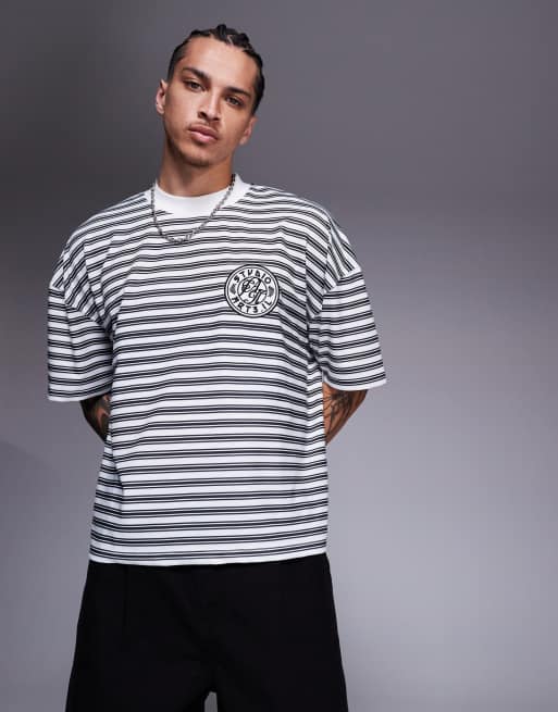 ASOS DESIGN - Oversized T-shirt med sænkede skuldre, broderi på brystet og sort/hvide striber i firkantet pasform