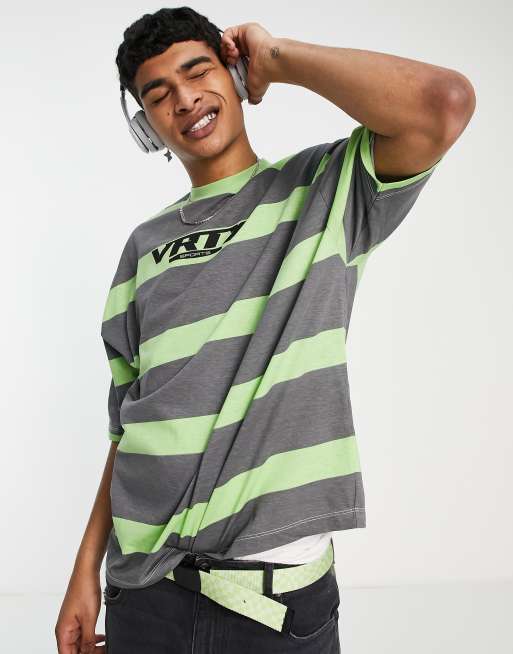 ASOS DESIGN - Oversized T-shirt med tekstprint foran og striber i grå