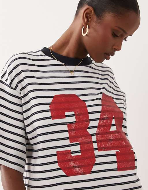 ASOS DESIGN oversized T-shirt met 34 varsity contrast graphic in marineblauwe streep, 4 van 5