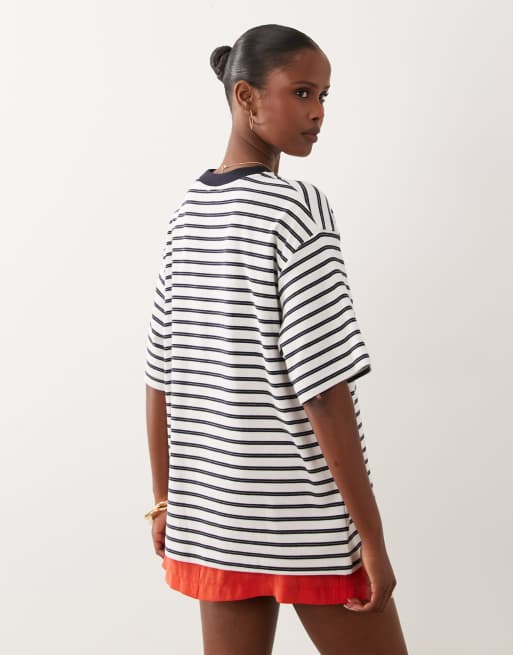 ASOS DESIGN oversized T-shirt met 34 varsity contrast graphic in marineblauwe streep, 5 van 5