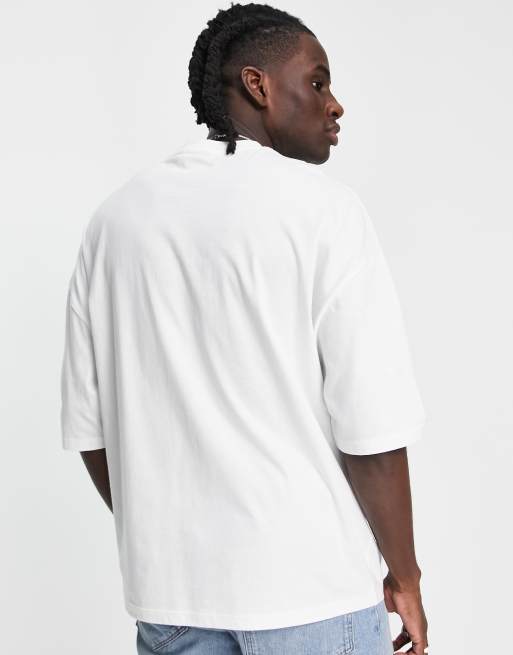 ASOS DESIGN - Oversized T-shirt met anime print aan de voorkant in wit , 2 van 4