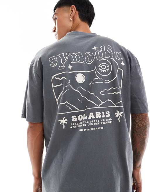 ASOS DESIGN - Oversized T-shirt met astrologische print op de achterkant in grijs met wassing