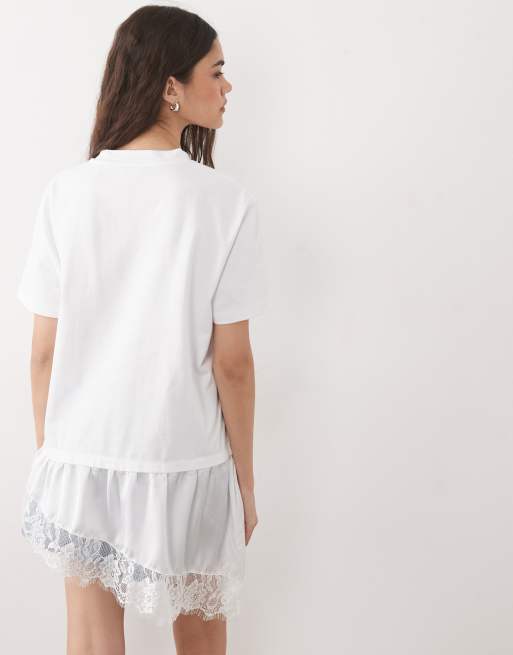 ASOS DESIGN - Oversized T-shirt met asymmetrische zoom van kant en satijn in wit, 4 van 4