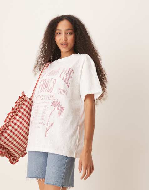 ASOS DESIGN - Oversized T-shirt met grafische bandprint en kanten bovenlaag in wit - view 1