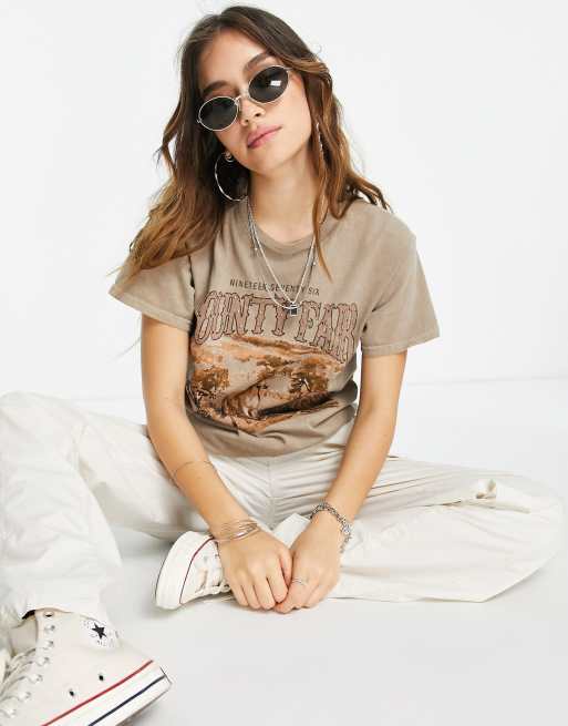 ASOS DESIGN - Oversized T-shirt met grafische 'County Fair'-print met studs in zand