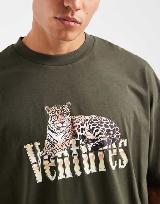 ASOS DESIGN - Oversized T-shirt met grafische luipaard- en tekstprint in kaki, 5 van 5