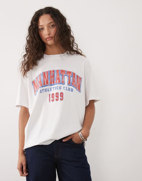 ASOS DESIGN - Oversized T-shirt met grafische Manhattan Athletics dept-print in wit en rood - view 1