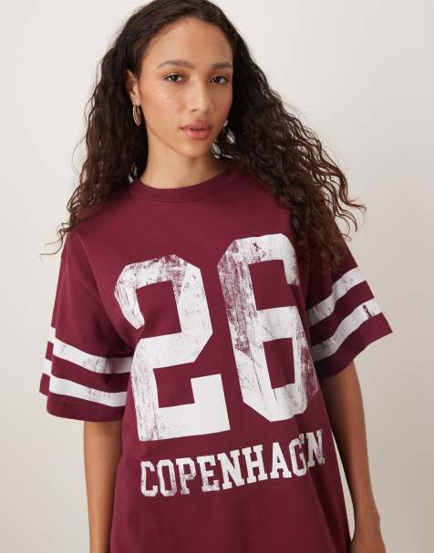 ASOS DESIGN - Oversized T-shirt met grafische varsity Copenhagen-print in bordeauxrood - view 1
