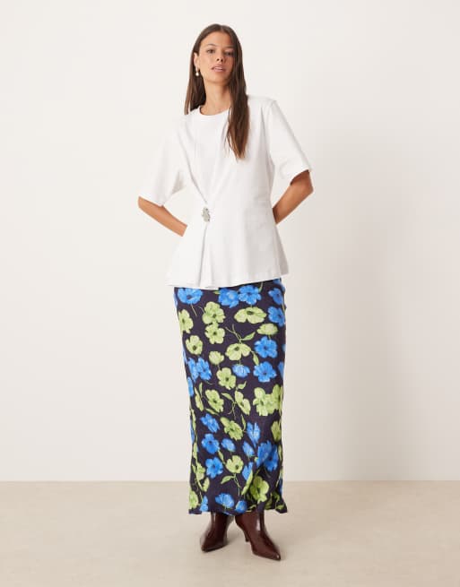 ASOS DESIGN - Oversized T-shirt met ingenomen metaaldetail aan de voorkant in wit, 3 van 4