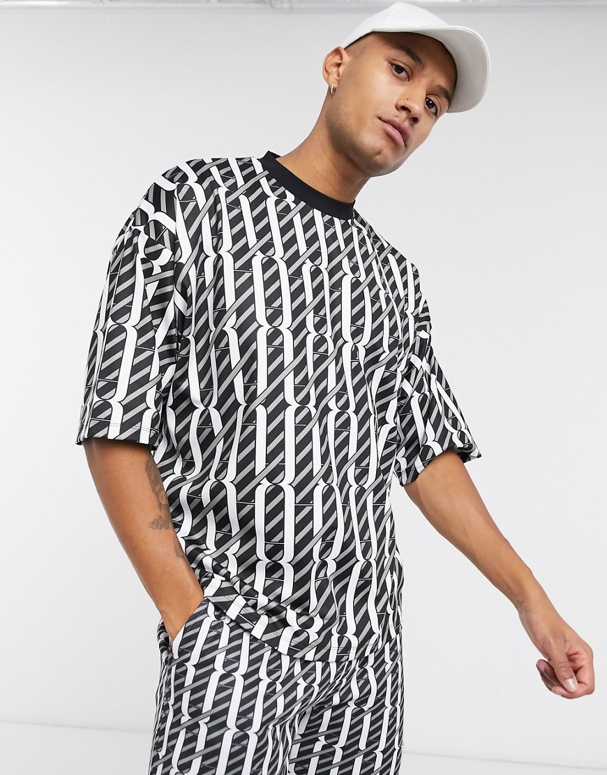 ASOS DESIGN - Oversized T-shirt met monogramprint in polyester tricot, combi-set-Zwart