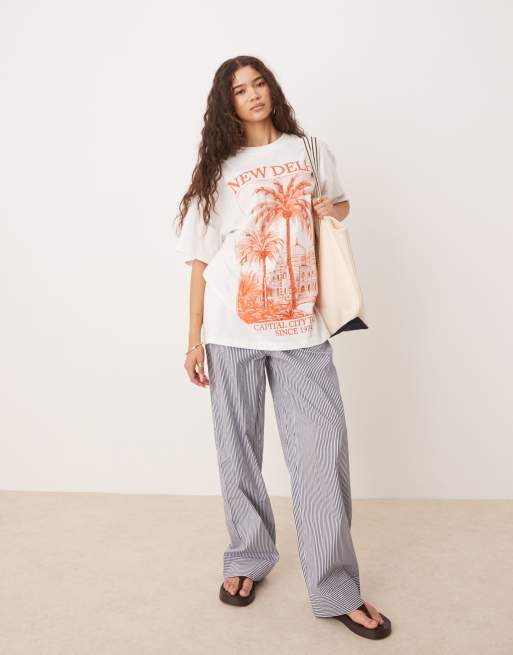 ASOS DESIGN - Oversized T-shirt met New Delhi-print met versiering in crème, 4 van 4