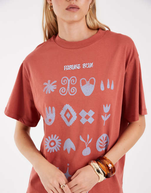 ASOS DESIGN oversized T-shirt met opkomende zon-artwork in roestbruin, 3 van 4